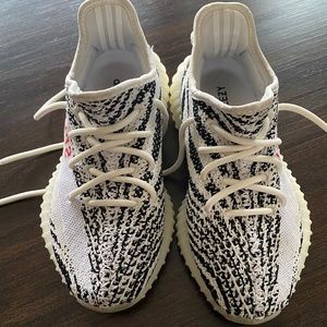 Yeezy zebra’s